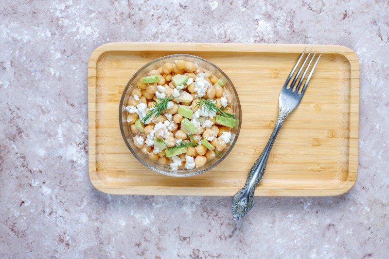 “healthy low calorie snacks makhana eggs cucumber popcorn options”