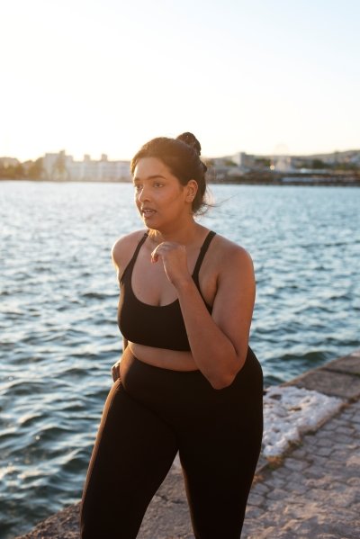 Woman doing morning yoga and cardio on how to lose body fat fast USA