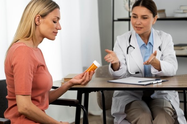 Doctor advising patient about possible side effects of weight loss pills USA