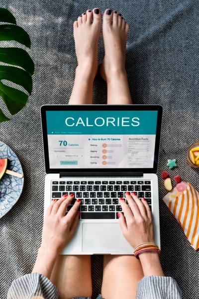 progress tracking habits for long term weight loss USA 2025