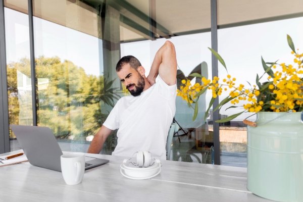 Weight Loss Tips for Office Workers USA 2025 desk exercises