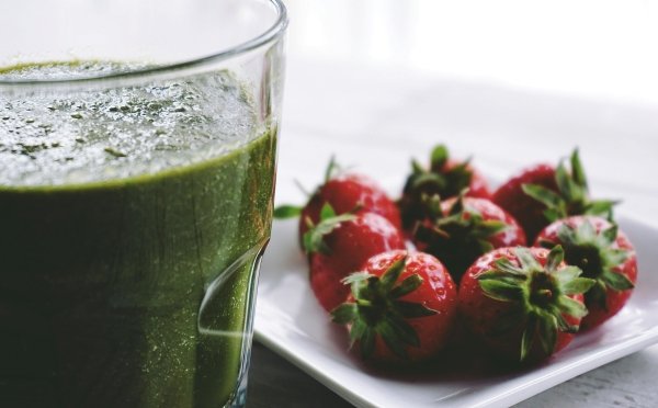 healthy smoothies for flat stomach UK breakfast drink