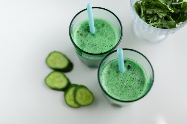 green detox smoothie for flat stomach UK