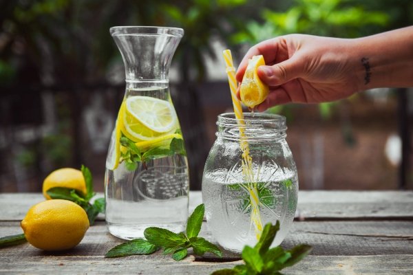Hydration Habits to Boost Metabolism UK 2025 – Lemon and natural flavored