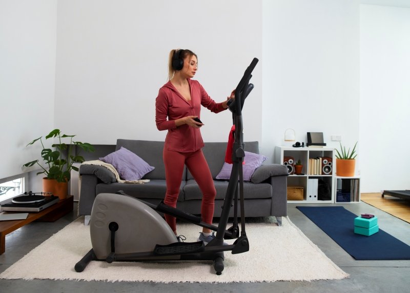 Tips to stay fit after weight loss UK 2025 by monitoring progress