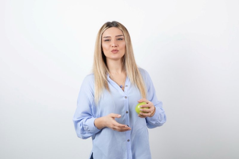 Anti bloating tips for women – Avoid processed, sugary, and carbonated foods