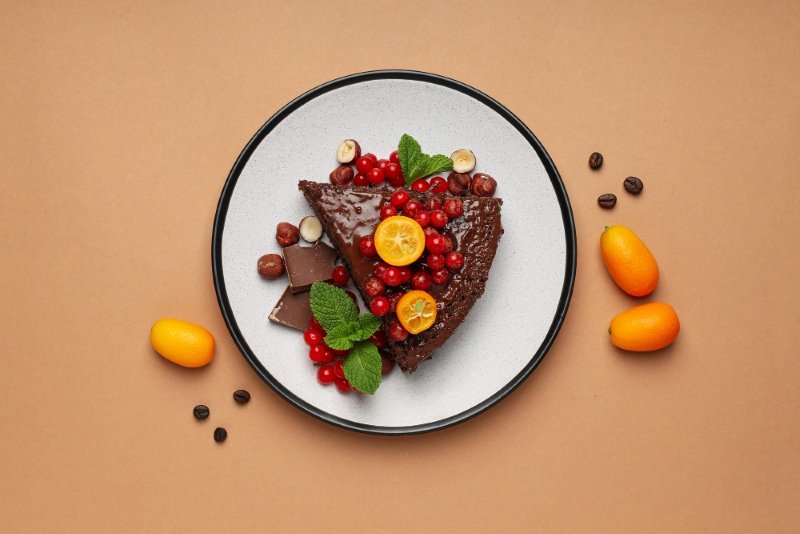 Heart-healthy diet USA simple heart health plate arranged for daily wellness.