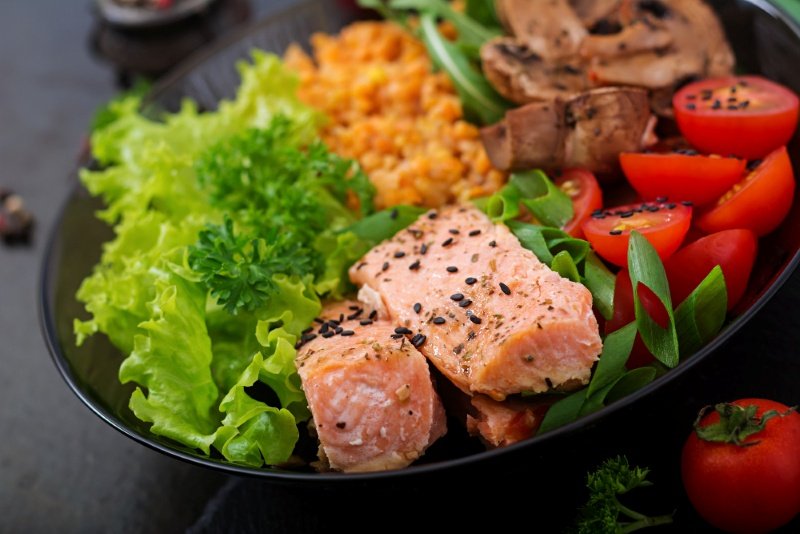 High Protein Meals for Muscle Gain USA showing lean meats, eggs, and nutritious vegetables