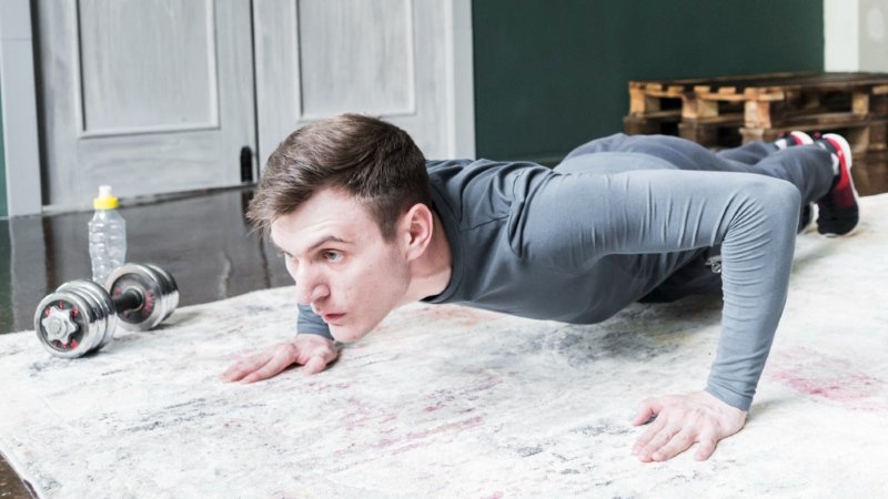 Low impact fat burning workouts UK with strength training without jumping