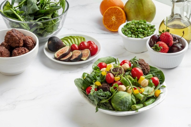 Heart-healthy diet USA heart-protect nutrition foods arranged for clean daily eating.