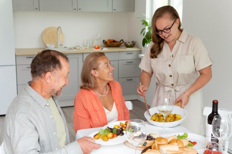 Healthy eating habits for adults in the UK with balanced meals