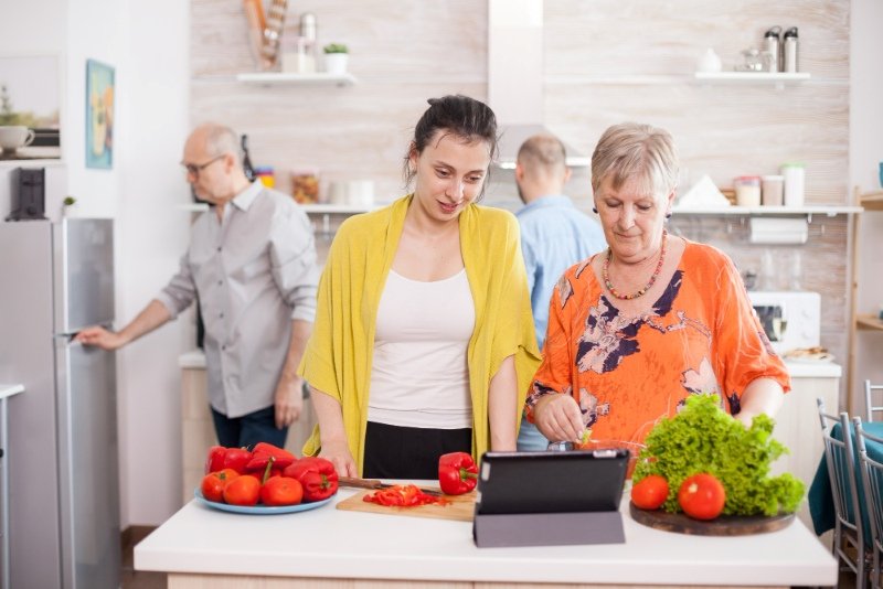 Mindful nutrition tips for adults USA practicing consistency