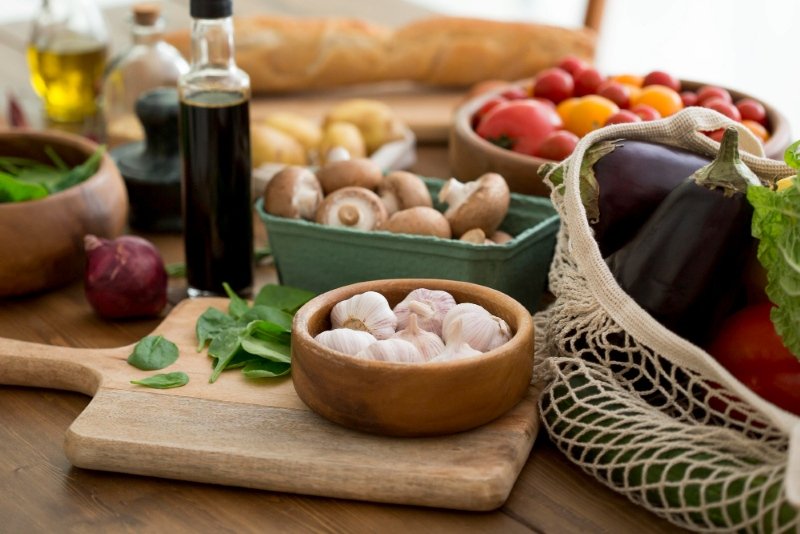 Mediterranean diet meal plan USA grocery items including olive oil, fish, vegetables, legumes and whole grains