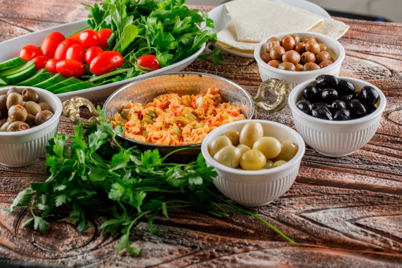 Mediterranean diet meal plan USA dinner table with fresh vegetables, fish and olive oil
