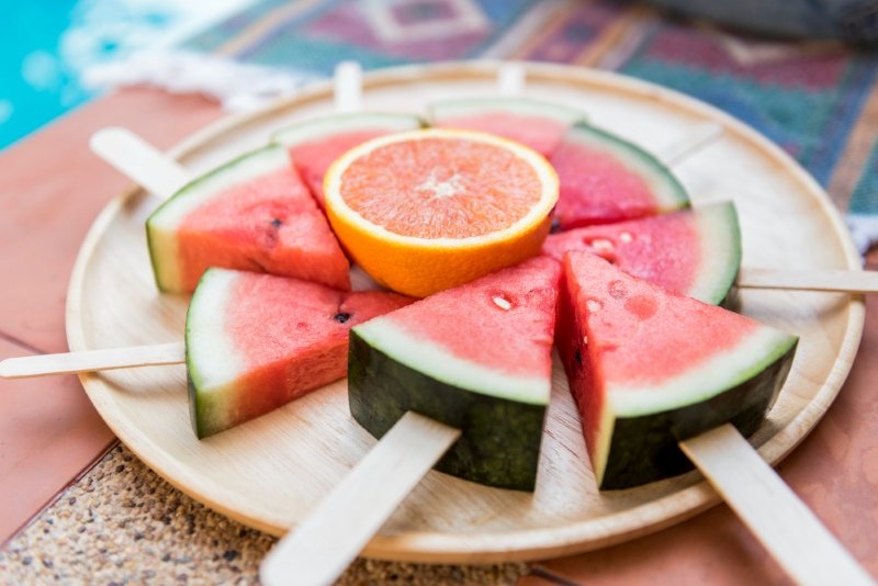 Different watermelon slice sizes explaining Watermelon Calories in USA and portion awareness