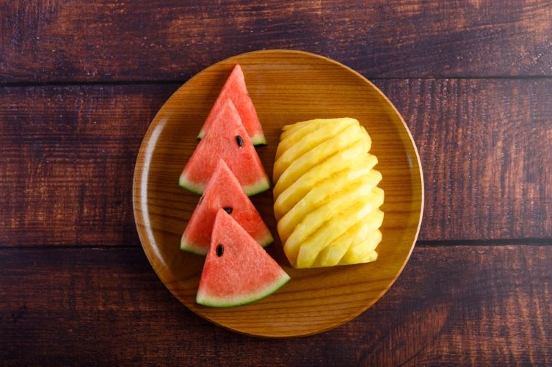 Fruit comparison showing Watermelon Calories in USA versus banana and mango