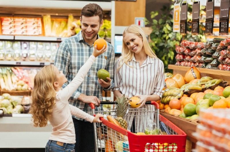 Healthy lifestyle tips for UK families: UK family shopping for fresh produce and healthy meals
