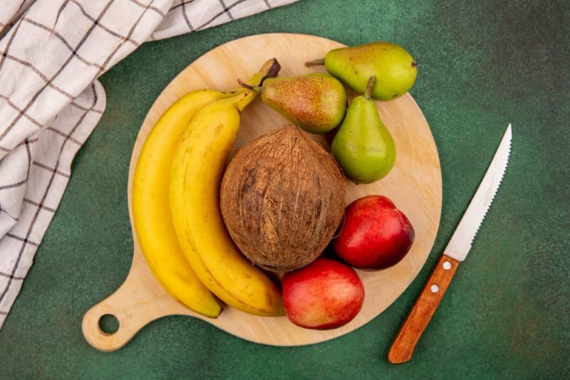 Banana nutrition in USA compared with apple, orange, and avocado for calorie tracking