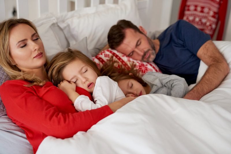 UK families practicing a π Simple Healthy Living Routine in the UK by prioritizing sleep