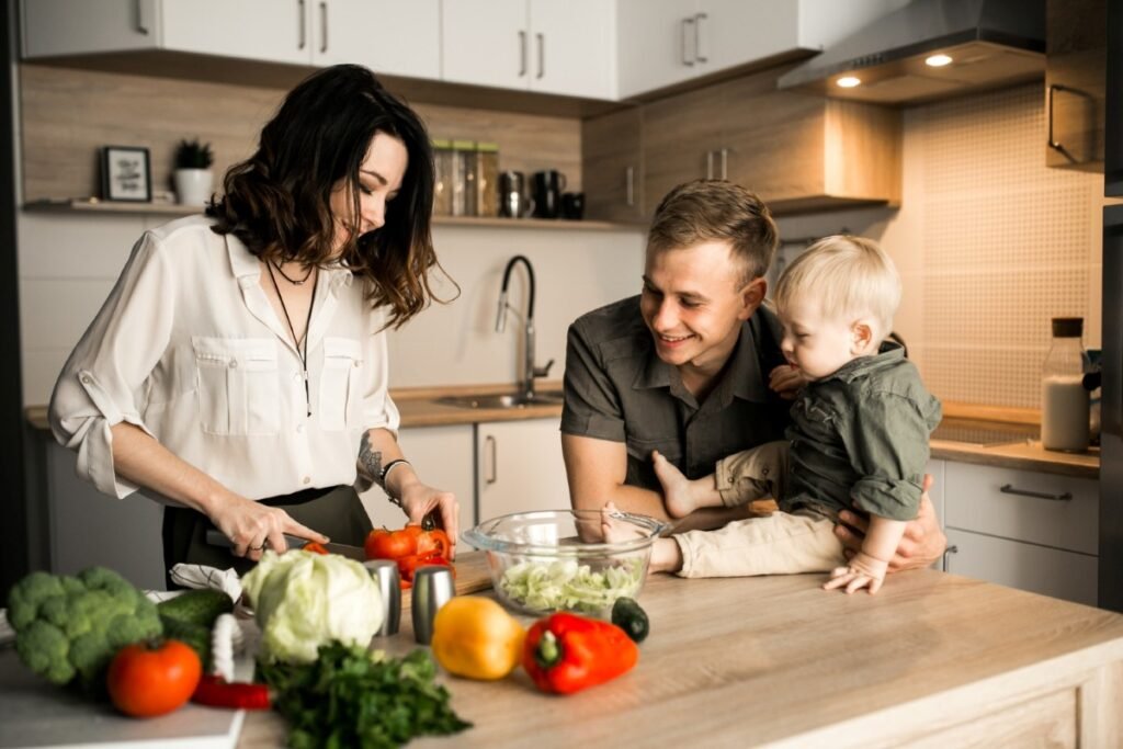 family practicing Healthy Lifestyle Tips for USA Families while preparing nutritious food