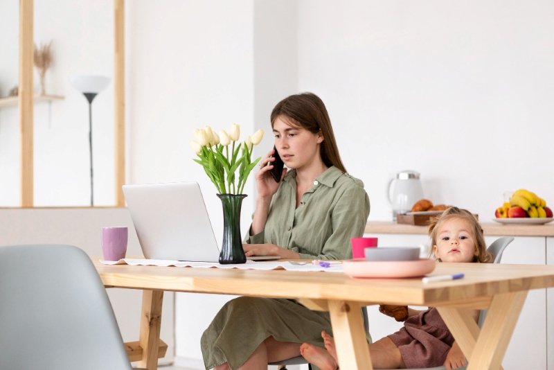 USA mom using flexible work options with work life balance tips for USA moms