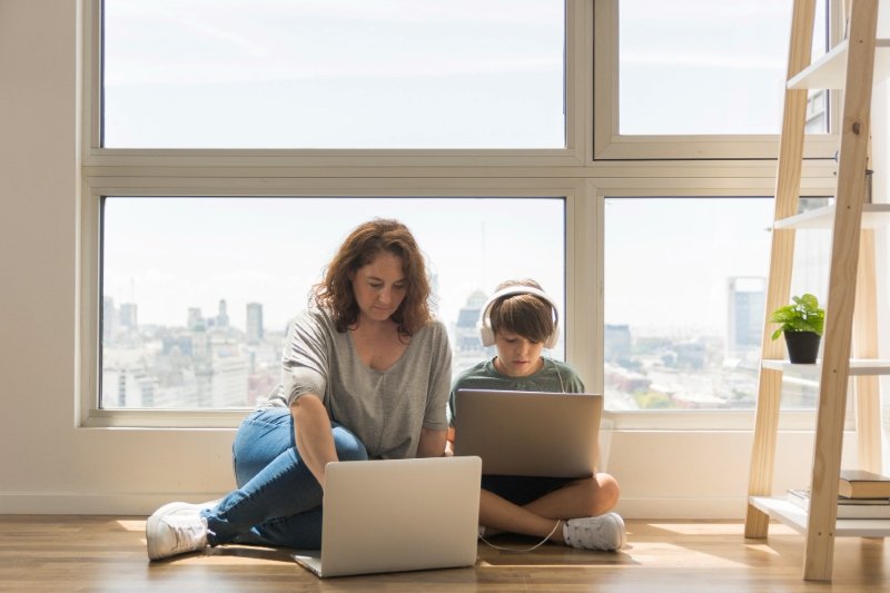 UK mom setting up home office using work life balance tips UK moms recommend