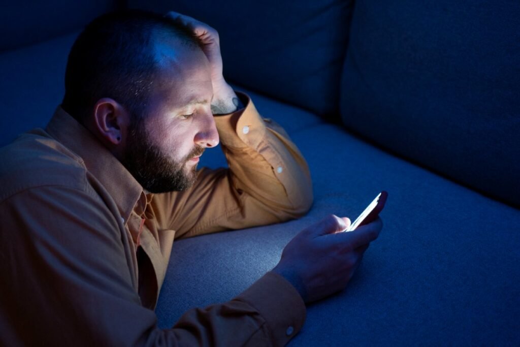 Circadian Lighting reducing digital fatigue and blue light stress from screens